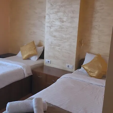 Πανσιόν Casa Heidi 3*