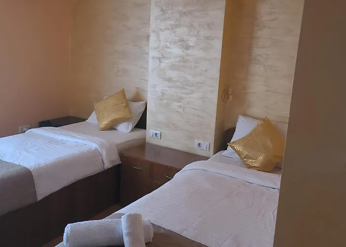 בית הארחה Casa Heidi 3*