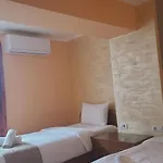 Πανσιόν Casa Heidi 3*